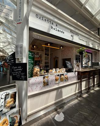 Mercato Testaccio- banco pronto all'apertura