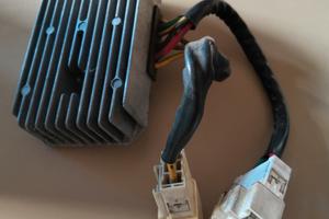regolatore di tensione  per sym joymax 250