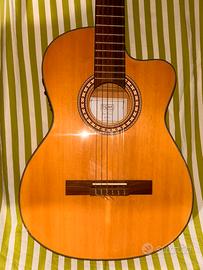 Chitarra classica amplificata