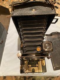 Macchina fotografica antica a soffietto