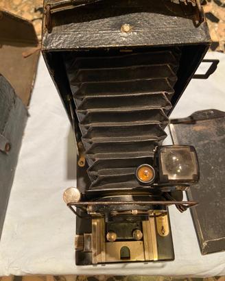 Macchina fotografica antica a soffietto