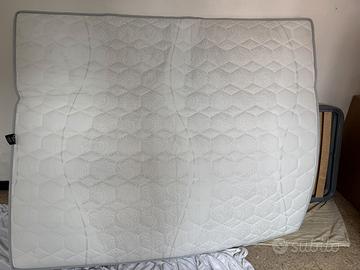 Materasso 195 x 160 cm e relative reti in legno