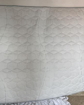 Materasso 195 x 160 cm e relative reti in legno