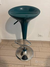 Coppia di sgabelli alti verdi