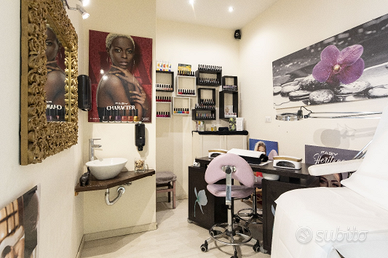 Postazione mani e piedi attrezzata