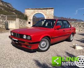 BMW 320 is 4 porte