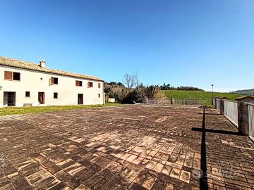 AGRITURISMO RISTRUTTURATO + TERRAZZA + GIARDINO +