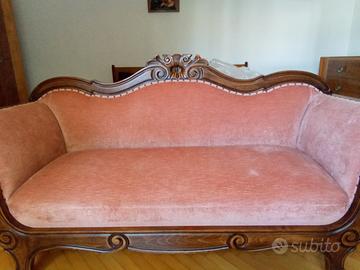 Elegante divanetto antico 