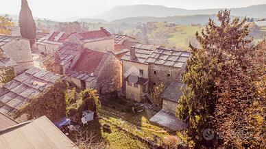 CASA DI CORTE A BOSCO CHIESANUOVA