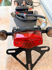 Portatarga completo ,stop e frecce per TriumphT100