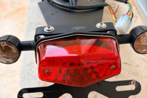 Portatarga completo ,stop e frecce per TriumphT100