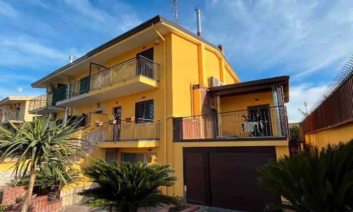 Parco Vittoria 1 Varcaturo - Villa ristrutturata