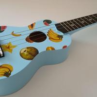 Ukulele corde metallo con custodia marca Mahalo