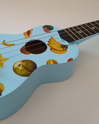 Ukulele corde metallo con custodia marca Mahalo