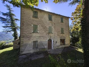 DOVADOLA - CASA INDIPENDENTE CON TERRENO AGRICOLO