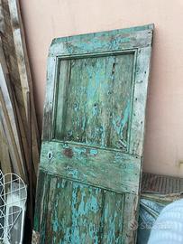 Porta vecchia in legno