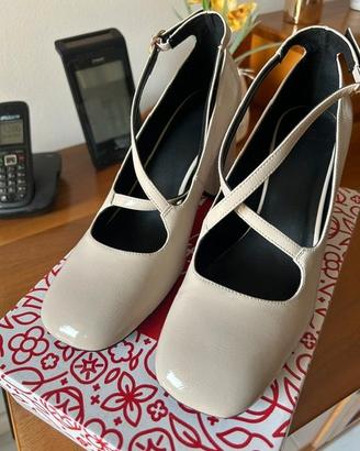 Nuove Decoltè lucide Donna con cinghietta
