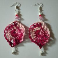 orecchini realizzati a uncinetto 