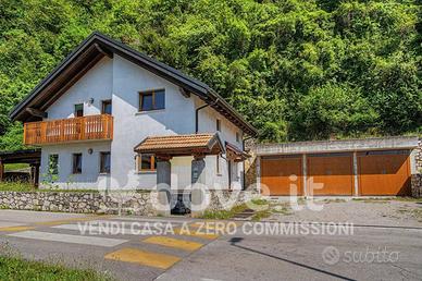 Casa indipendente di 261 m² con 5 locali e box aut