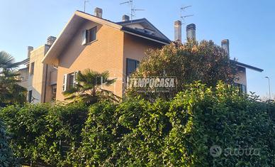 VILLETTA CON BOX E GIARDINO!!