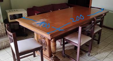tavolo in legno massello con 6 sedie