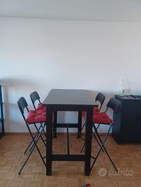 Tavolo ikea tipo bar con sedie