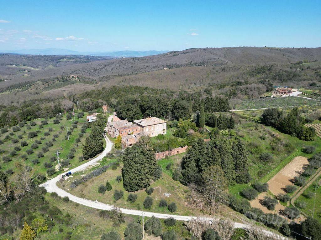 Rustico / Casale di 1500 m² con più di 5 locali e - Vista 3