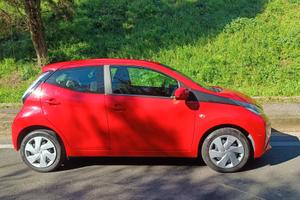 TOYOTA AYGO 41.000 KM CERTIFICABILI - NEOPATENTATI