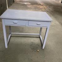 Tavolo in legno verniciato