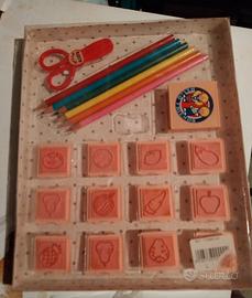 Set timbrini, pastelli e forbici anni '90