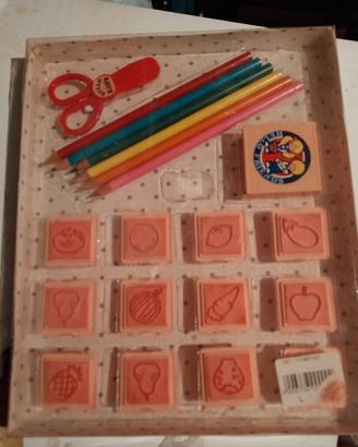 Set timbrini, pastelli e forbici anni '90