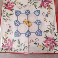 tovaglietta antica ricamata a mano 