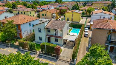 VILLA SINGOLA A BARICELLA