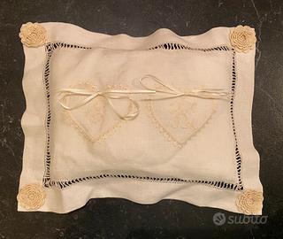Cuscino portafedi lino,ricamato a mano-pezzo unico