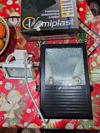 Faro 150W asimmetrico