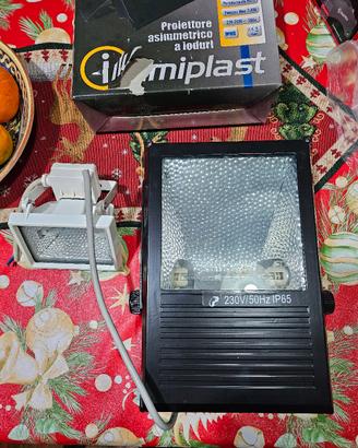 Faro 150W asimmetrico