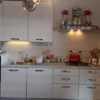 Cucina completa senza la cappa aspiratrice