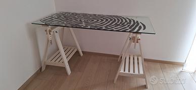 Scrivania IKEA piano in vetro serigrafato e cavall