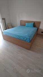 Letto matrimoniale e armadio