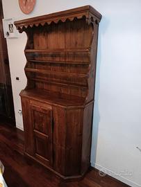 antica credenza delle montagne del nord Italia 