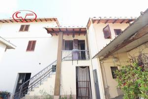 Casa indipendente di 107 m² con più di 5 locali a 