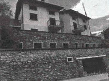 Immobile in asta di 390 m² con 5 locali a Sondrio