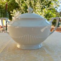 Zuppiera in ceramica bianca