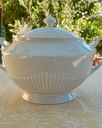 Zuppiera in ceramica bianca