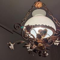 Lampadario con fiori in ferro battuto