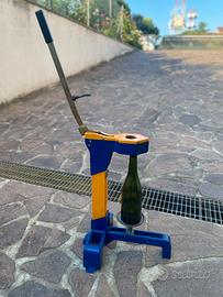 Tappatrice di bottiglie portatile e compatta
