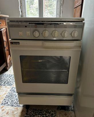 CUCINA A GAS TECNOGAS CON FORNO