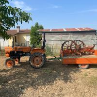 Trattore Fiat 250 2R con attrezzatura