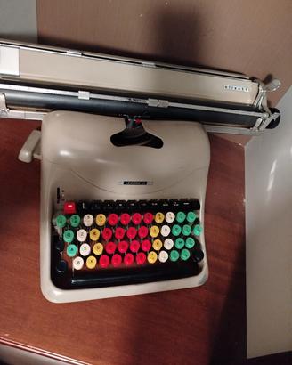 Olivetti Lexikon 80 con tasti colorati anni '50