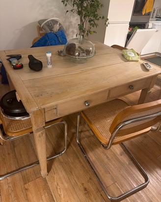 Tavolo allungabile in legno chiaro